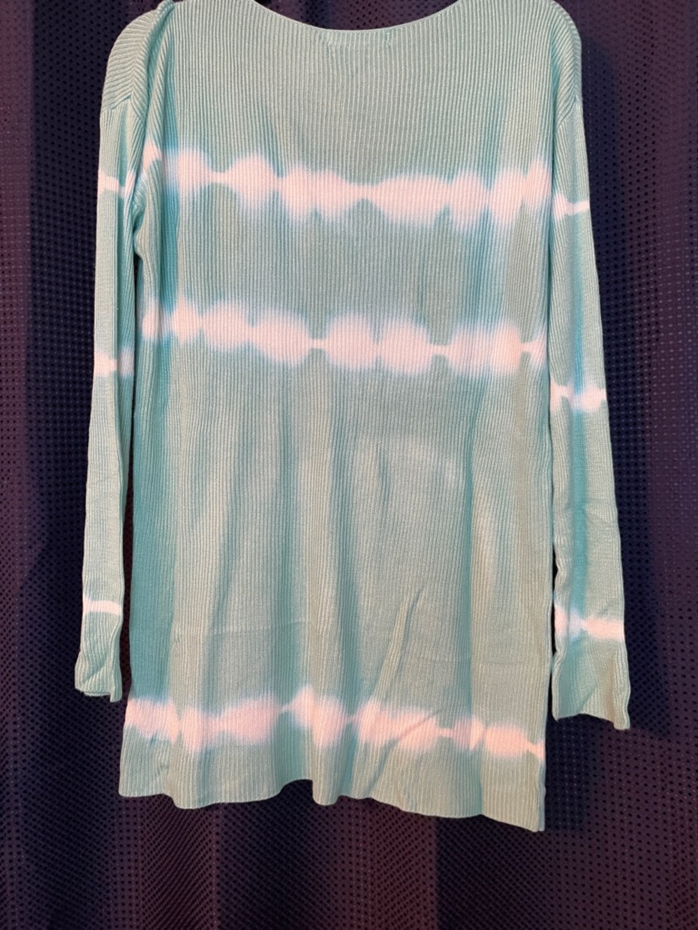 MACARON Aqua and White Ribbed V-Neck Top - Picture 7 of 16